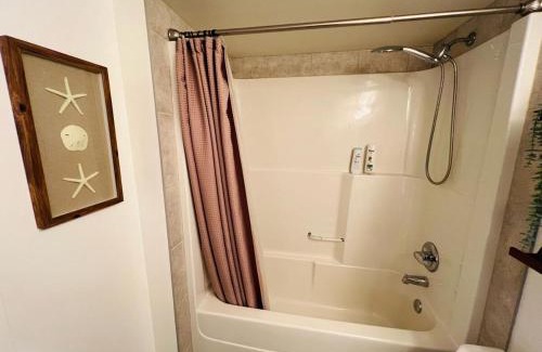 Downtown Edmonton Apartamento | Mordern 2BedRoom Downtown Apt with Free Parking & Wifi