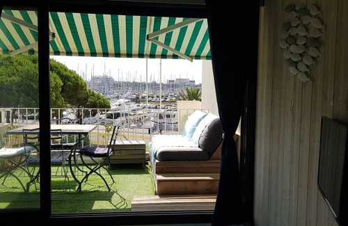 Le Grau-Du-Roi Apartamento | Capullo muy agradable, ofrece una vista excepcional del puerto a 100 metros de la playa.