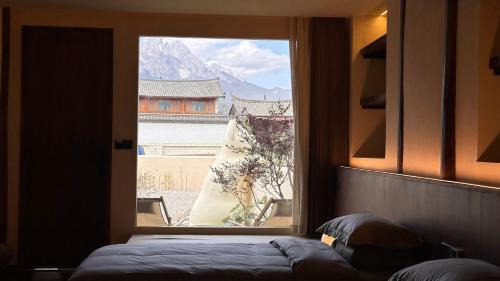 Lijiang Casa | More Sunshine Villa 猫在雪山下田野里民宿