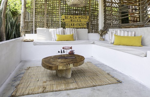Monitos Cabina | Morena Beach