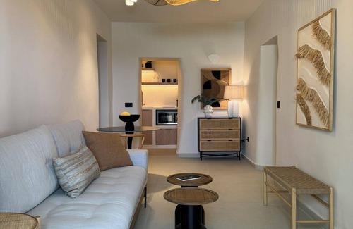 Firostefani Apartamento | Morfes 2bedroom aprt with Plunge heated pool and Sea View by Caldera Houses