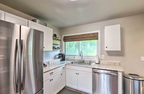 Morgantown Casa | Morgantown Home w/ Patio: Near WVU Football!