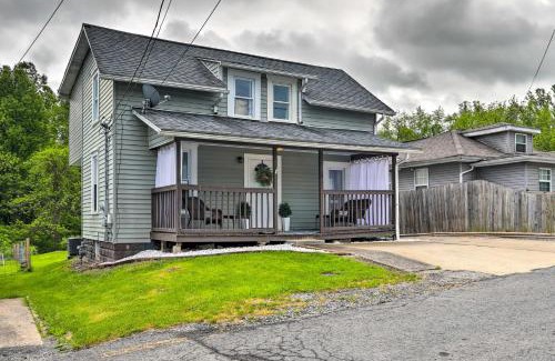 Morgantown Casa | Morgantown Home with Deck about 2 Mi to WV University!