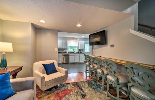 Morgantown Casa | Morgantown Home with Deck about 2 Mi to WV University!