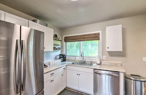 Morgantown Casa | Morgantown Home with Patio Near WVU Football!