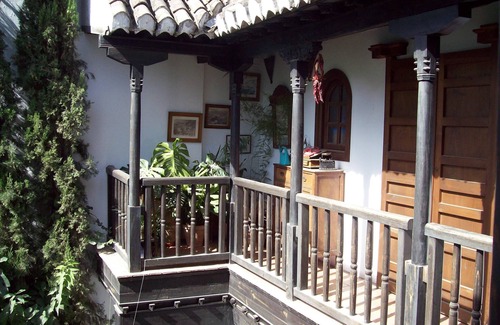 Albaicin Casa | CASA MORISCA DE LA LUNA EN GRANADA. PATIO Y JARDÍN.