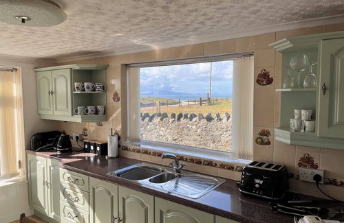 Ty Croes Casa | MORLAIS (VOICE OF THE SEA), pet friendly, with a garden in Aberffraw