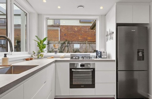 Kingsland Casa | Morning Breeze Retreat with Patio, BBQ and Parking