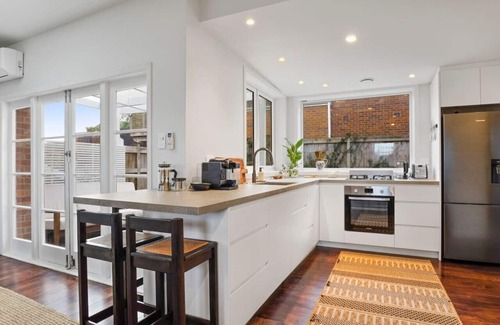 Kingsland Casa | Morning Breeze Retreat with Patio, BBQ and Parking