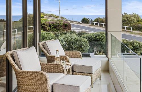 Mornington Casa | Mornington Beachfront Bliss - Pool, Spa & Rooftop Sunsets