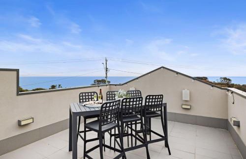 Mornington Casa | Mornington Beachfront Bliss - Pool, Spa & Rooftop Sunsets