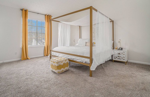 Riverdale Casa | Morroccan Vibes! 14 mins from the Airport. Sleeps 9. King Bed! Pool table!