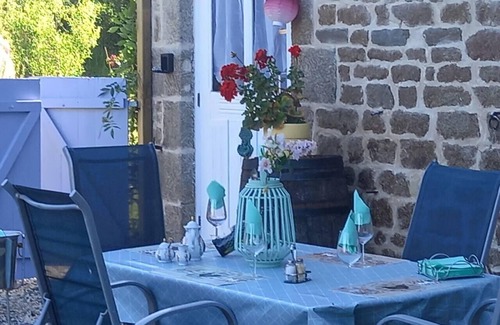 Mortain-Bocage Cabaña | Mortain-Bocage - 2-Bed Wisteria Cottage - Sleeps 4