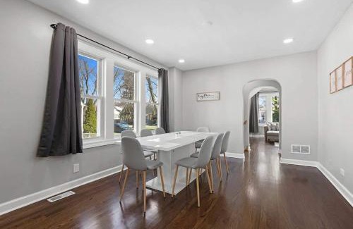 Morton Grove Casa | Morton Grove w Game Room & Huge Yard