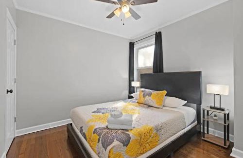 Morton Grove Casa | Morton Grove w Game Room & Huge Yard