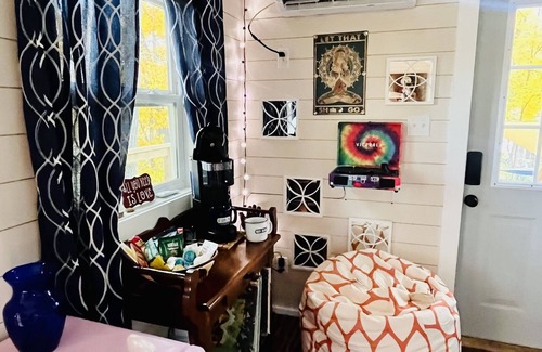 Sparta Cabina | Mosaic Cabin On the River, Downtown SPARTA TN!