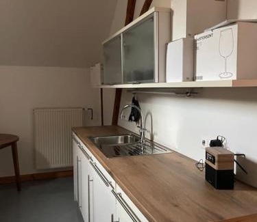 Uerzig Apartamento | Mosel-Charm - Urige Dachgeschosswohnung - 3 Schlafzimmer für 6 Personen - Liebevoll renoviert & gemütlich