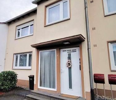 Karthause Apartamento | Mosel Ferienwohnung 3-Zimmer Garten Balkon Free Parking Netflix Premium Disney Premium