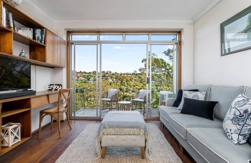 Mosman Apartamento | Mosman Bay - MOS17 - Mosman Street - Bright 1BR with Balcony Sparkling Mosman Bay Views Near Ferry Cafes