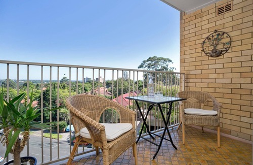 Mosman Apartamento | MOS72 - Encantador, cómodo y conveniente con vista frondosa pacífica.