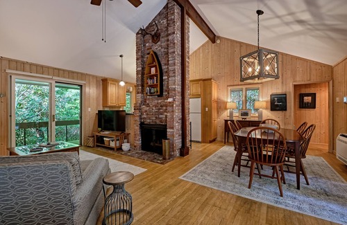 Cashiers Cabaña | Moss Cottage - a 3 bedroom, 3 bathroom High Hampton property with mountain views