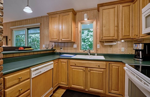 Cashiers Cabaña | Moss Cottage - a 3 bedroom, 3 bathroom High Hampton property with mountain views