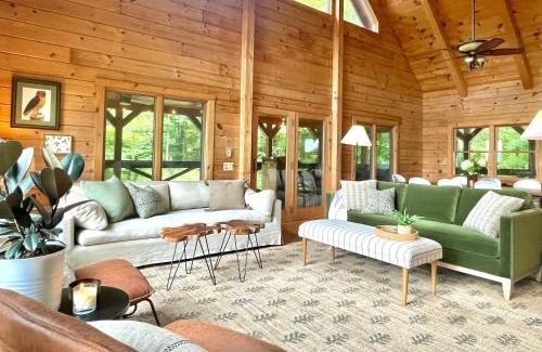 Altamont Casa | Mossy Falls Cabin by Leavetown Vacations