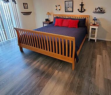 Kaiser Apartamento | Most Exquisite View on the Lake! USA Themed fun condo! Host dedicated to creating your next memorable vacation!