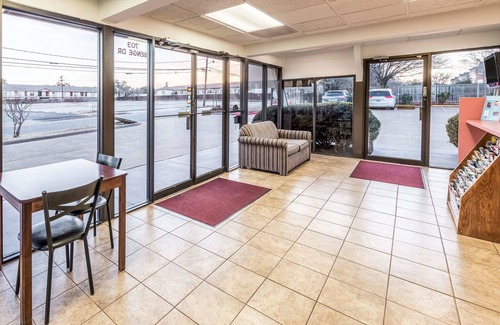 Central Arlington Hotel | Motel 6 Arlington, TX - UTA