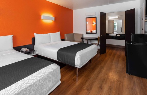 Carpinteria Hotel | Motel 6 Carpinteria, CA - Santa Barbara - South