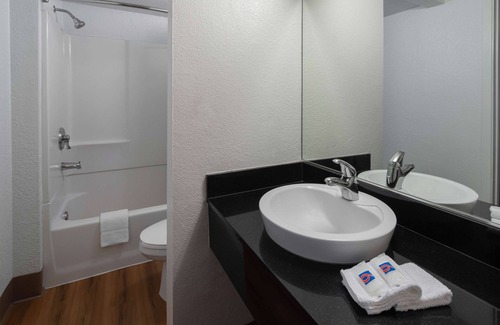 Carpinteria Hotel | Motel 6 Carpinteria, CA - Santa Barbara - South
