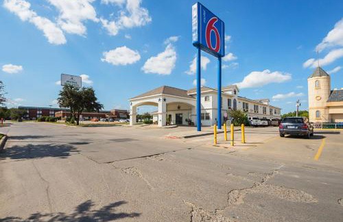 Irving Hotel | Motel 6 Dallas – Irving DFW Airport South