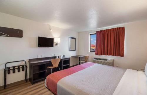 Fargo Hotel | Motel 6-Fargo, ND - West Acres - North Fargo