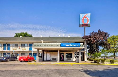Hammond Hotel | Motel 6-Hammond, IN - Chicago Area
