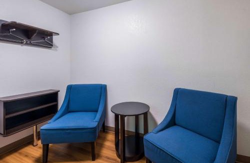 Irving Hotel | Motel 6-Irving, TX - Irving DFW Airport East