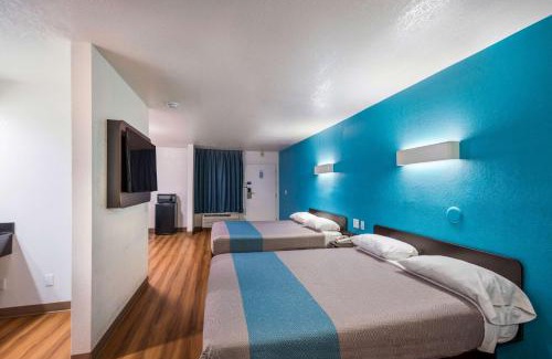 Irving Hotel | Motel 6-Irving, TX - Irving DFW Airport East