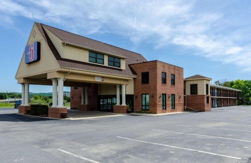 Lexington Hotel | Motel 6-Lexington, VA
