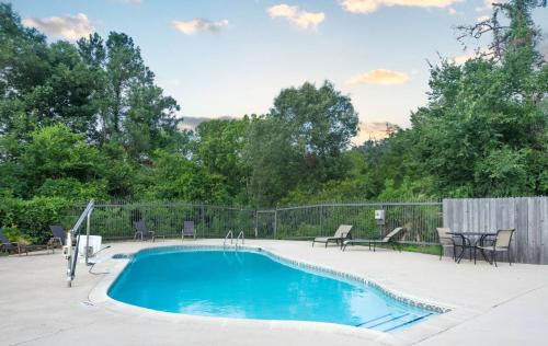 Livingston Hotel | Motel 6-Livingston, TX
