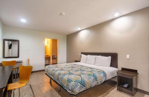 Livingston Hotel | Motel 6-Livingston, TX