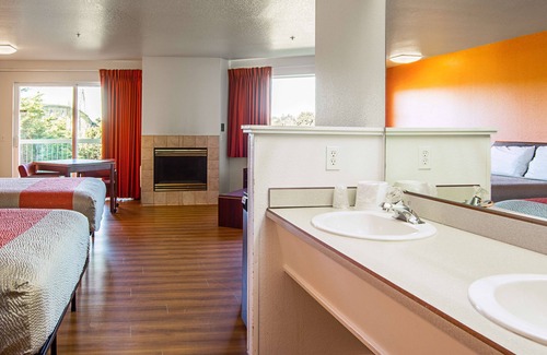 Newport Hotel | Motel 6 Newport, OR