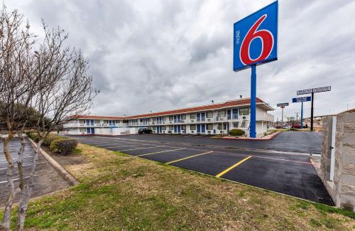 North Richland Hills Hotel | Motel 6-North Richland Hills, TX