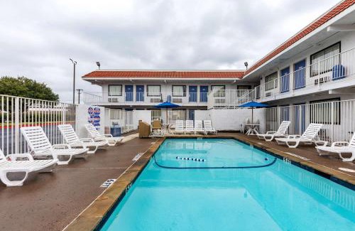 North Richland Hills Hotel | Motel 6-North Richland Hills, TX
