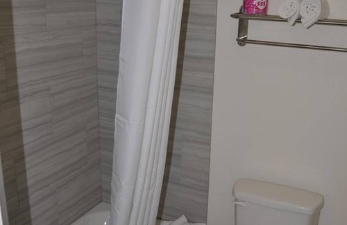 Hesperia Hotel | Motel 6 on Maple