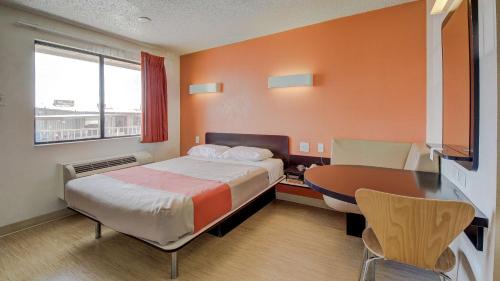 North San Antonio - SAT Hotel | Motel 6-San Antonio, TX - Fort Sam Houston