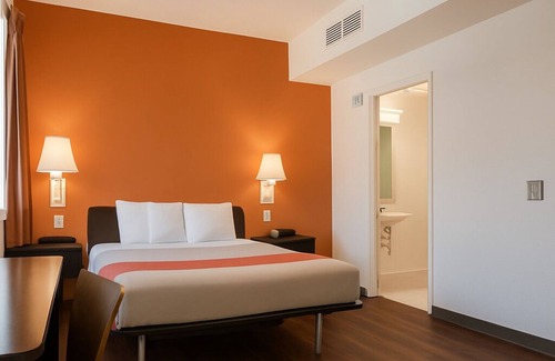 Cortez Hill Hotel | Motel 6 San Diego, CA - Downtown