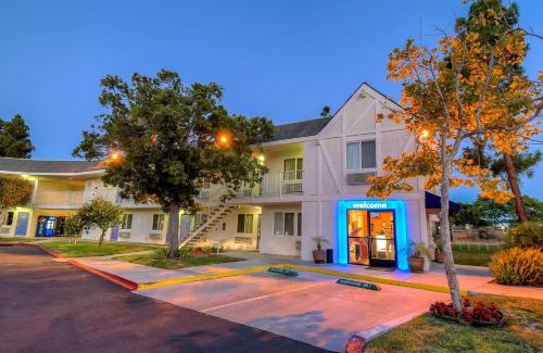 Clairemont Hotel | Motel 6-San Diego, CA - North