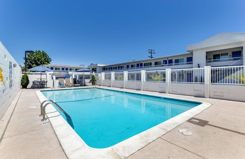 Garden Alameda Hotel | Motel 6 San Jose, CA - Convention Center