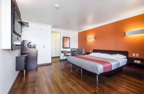 Garden Alameda Hotel | Motel 6 San Jose, CA - Convention Center