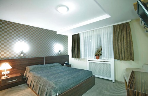 Mladenovac Hotel | Motel Knez
