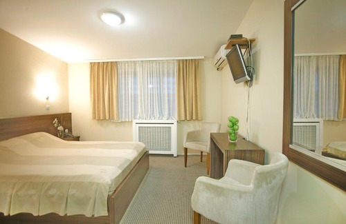 Mladenovac Hotel | Motel Knez
